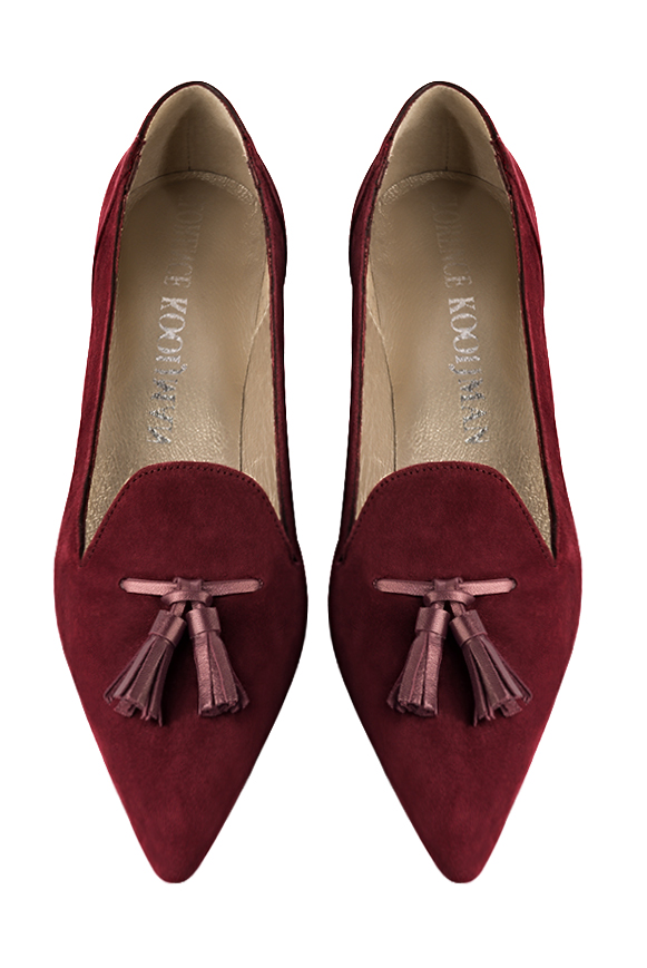 Burgundy red women's loafers with pompons. Pointed toe. Flat flare heels. Top view - Florence KOOIJMAN